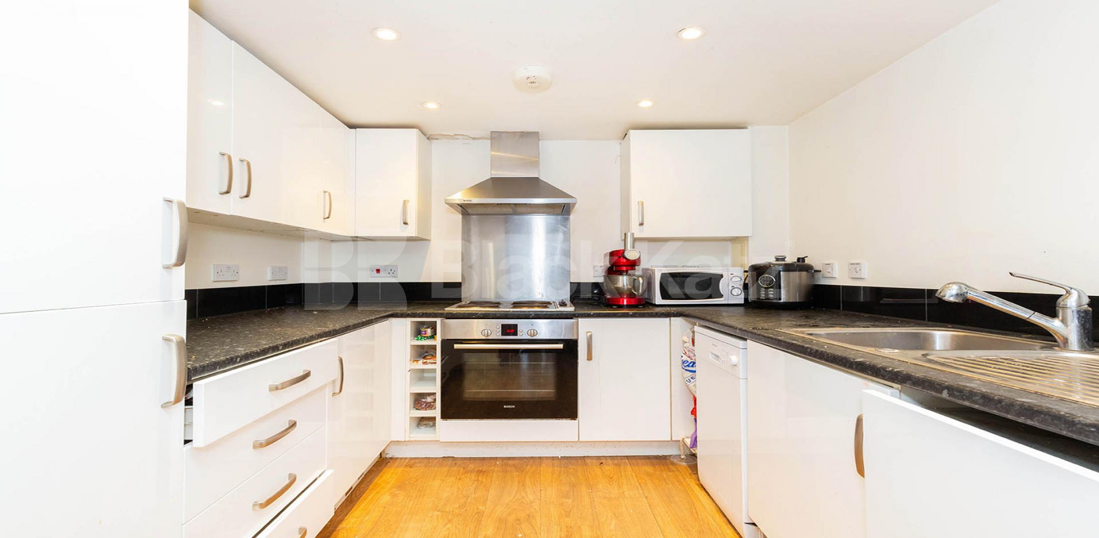 			Balcony Property, 1 Bedroom, 1 bath, 1 reception Apartment			 Stepney Way, Whitechapel/Stepney Green